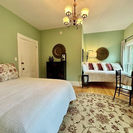 The Edwards Waterhouse Inn Fredonia Exterior foto