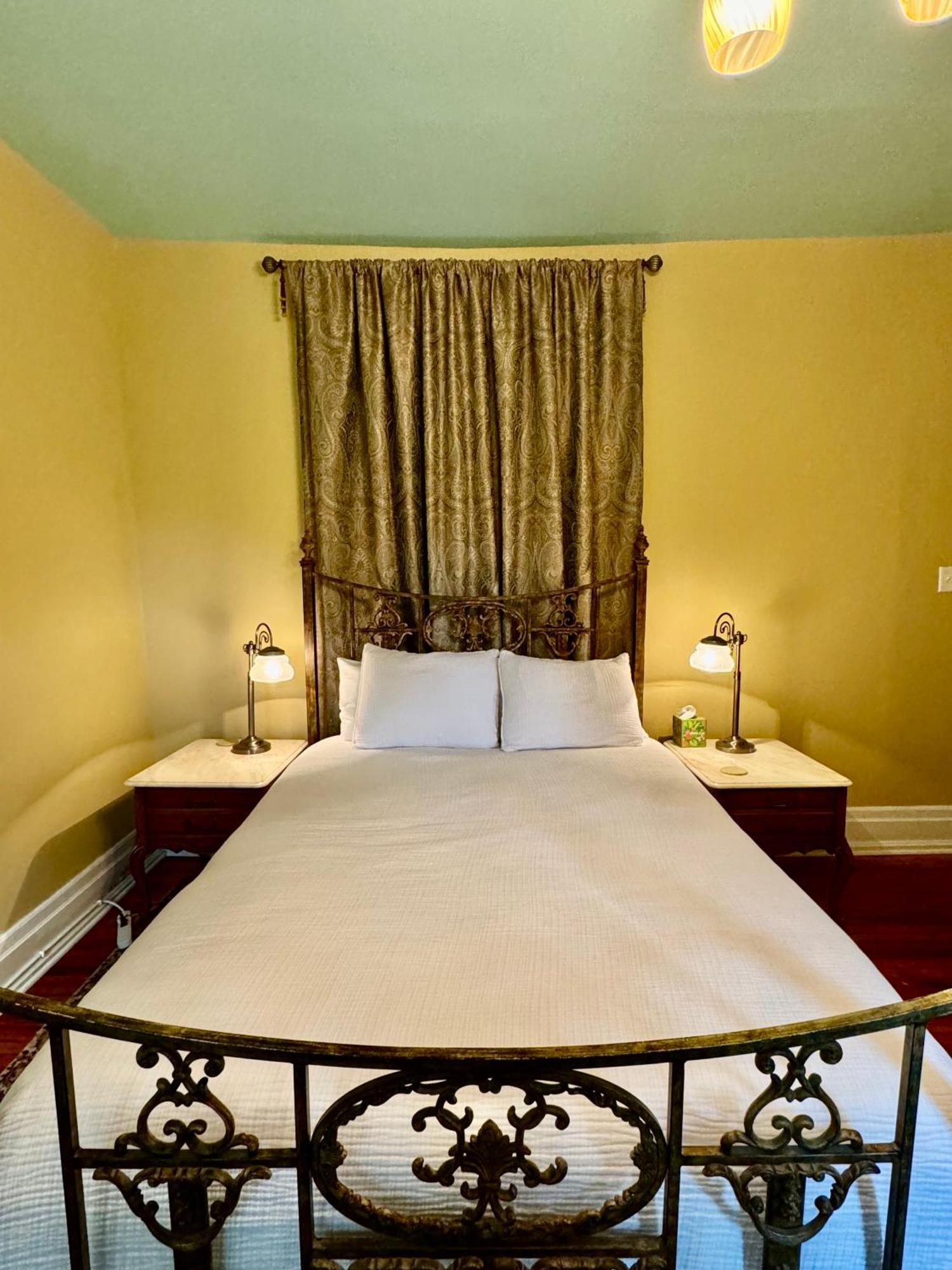 The Edwards Waterhouse Inn Fredonia Exterior foto