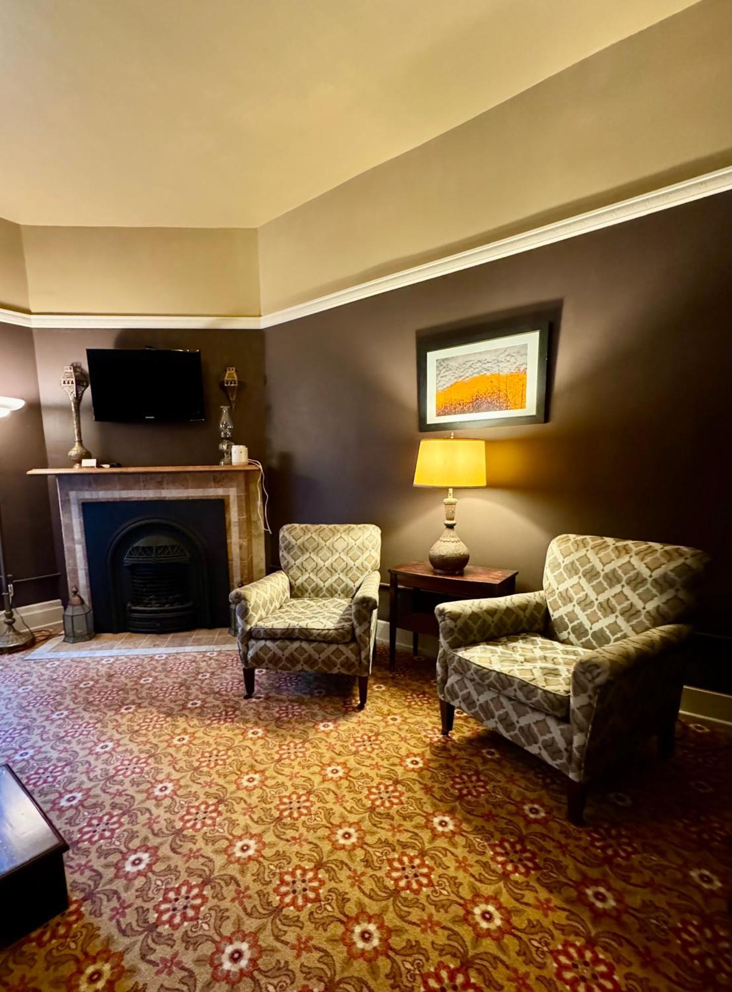 The Edwards Waterhouse Inn Fredonia Exterior foto