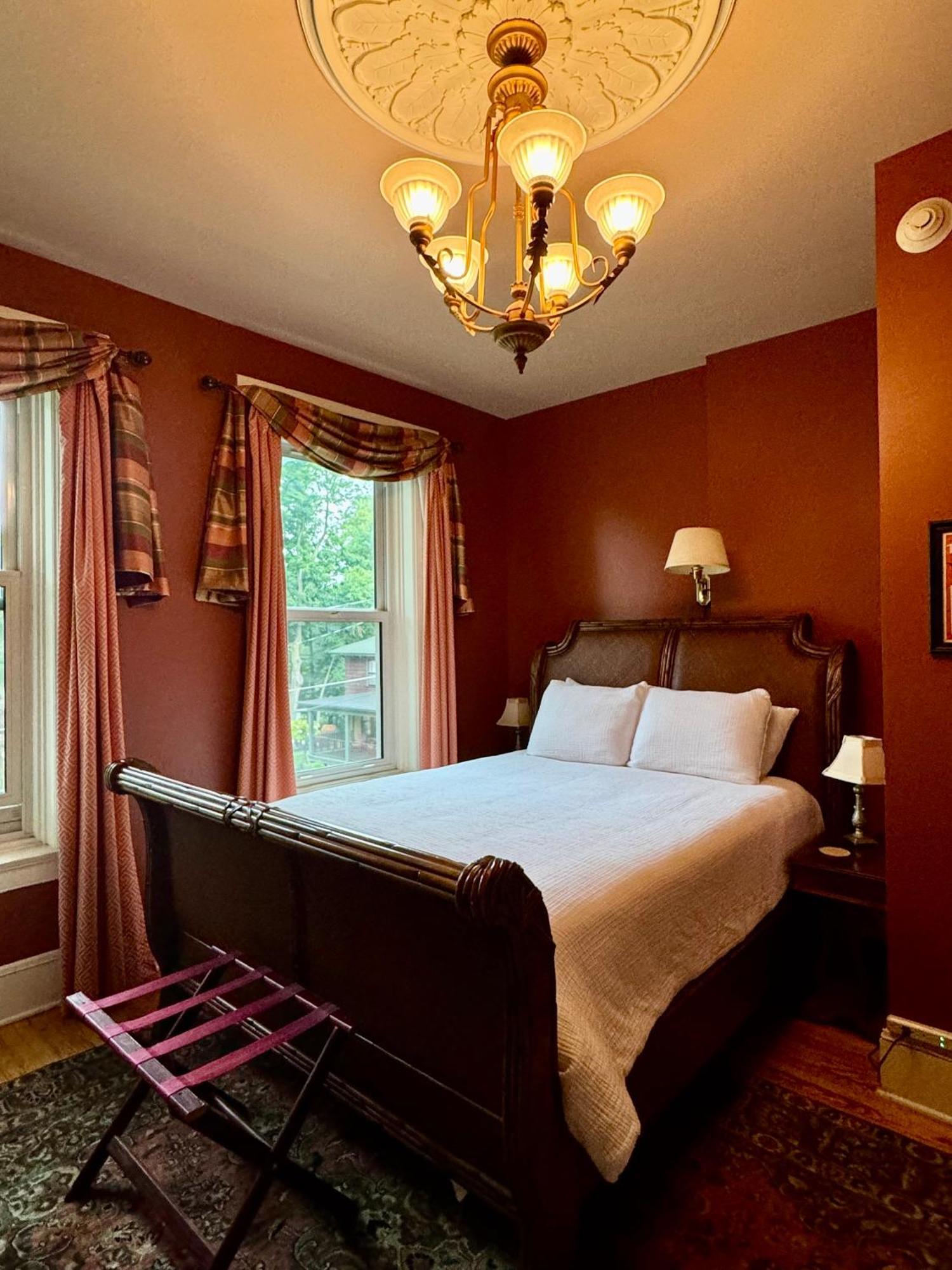 The Edwards Waterhouse Inn Fredonia Exterior foto
